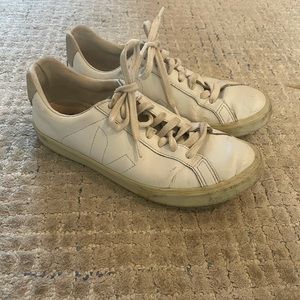 Veja Leather Esplar in white